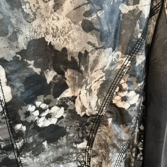 Jacket - Picture 2 of 7